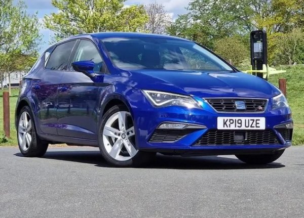 Най-добрият малък семеен автомобил втора ръка

SEAT Leon е по същество VW Golf, но малко по-евтин. Моделът FR (избор на експертите тук) предлага много по-изискано изживяване, въпреки че окачването може да се стори малко твърдо за някои.

